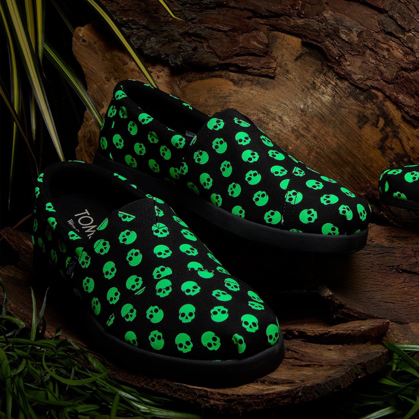 Mens Alp FWD Black Glow In The Dark Halloween Skulls