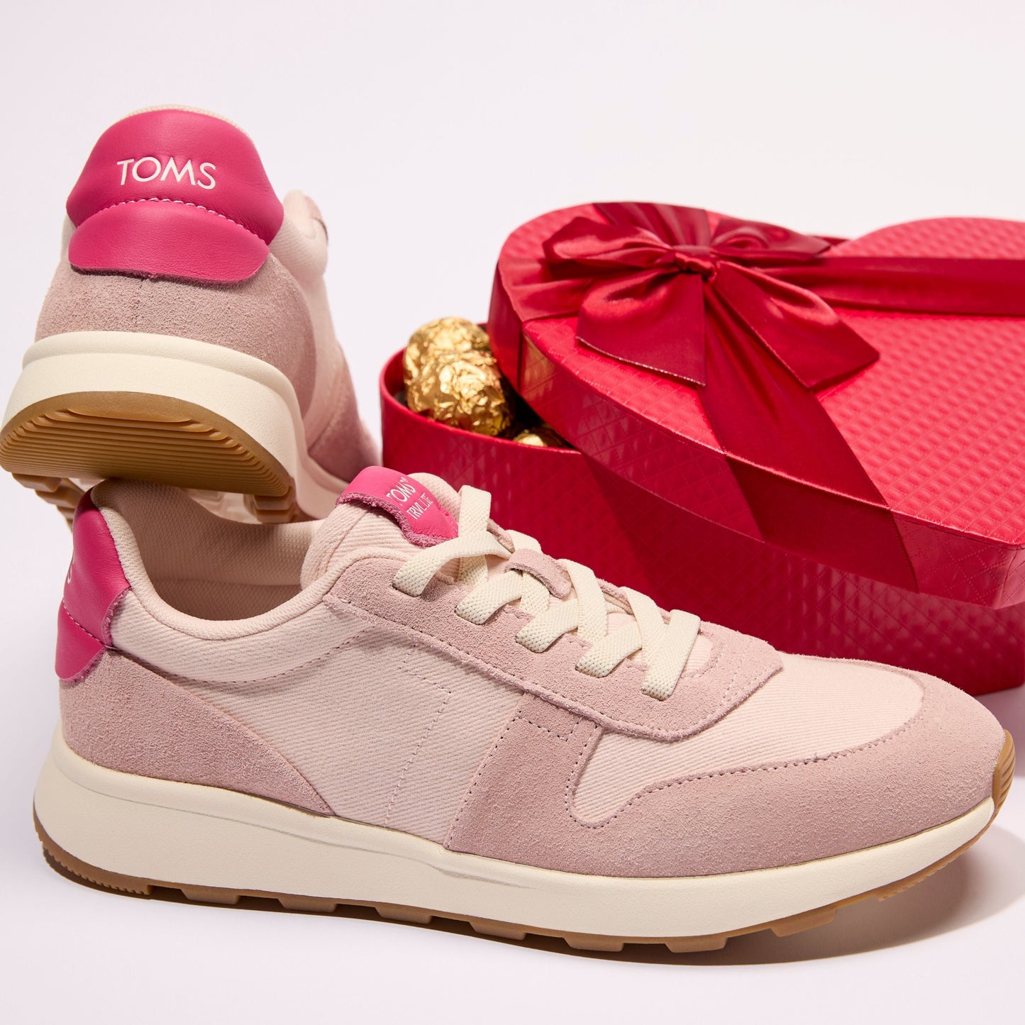 Womens TRVL LITE Retro Runner Sneaker Water Repellent Pale Rose